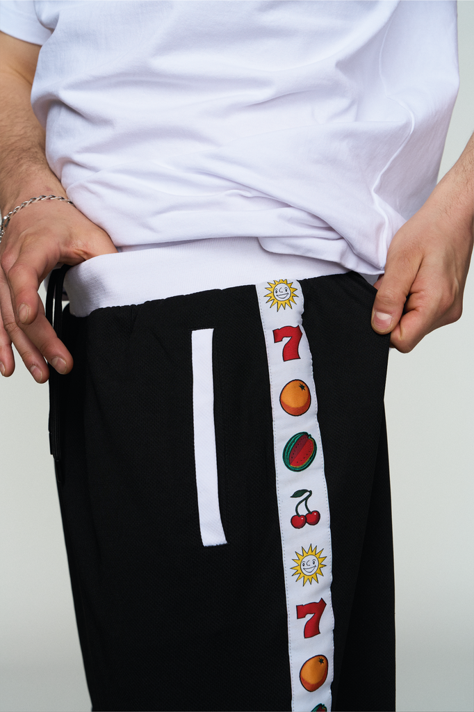 Mann mit Merkur Basketball Shorts